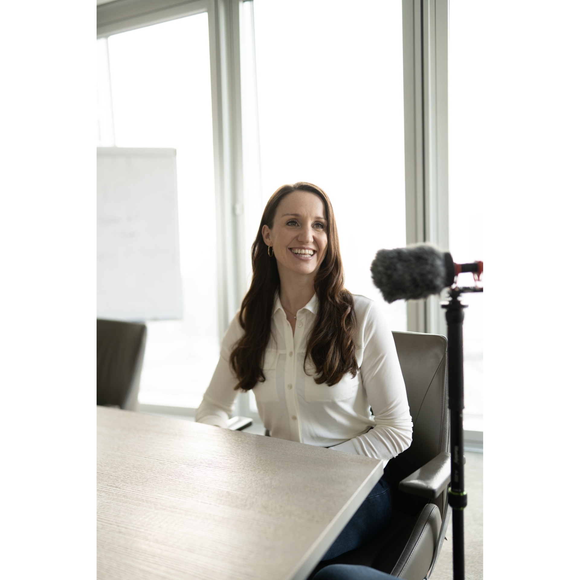Jessica Turner im Podcast-Setting